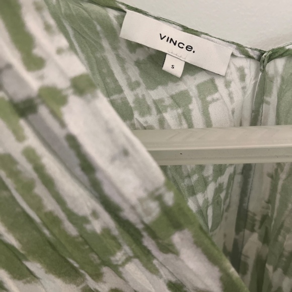 Vince. XS S 💯 Silk Tie-dye Long Dolman Sleeve Blouse Pistachio Top - Picture 8 of 15